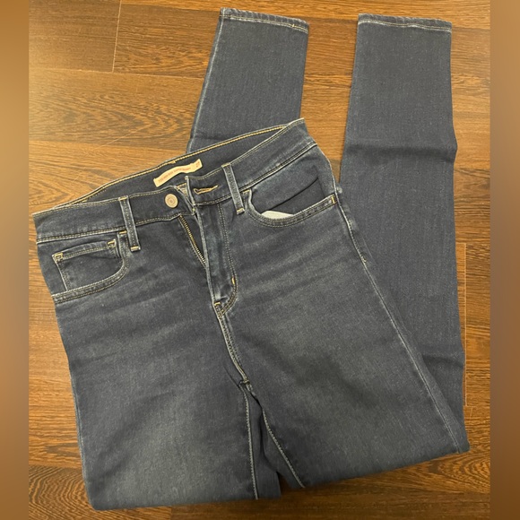 Levi’s 720 High Rise Supper Skinny - Picture 2 of 3